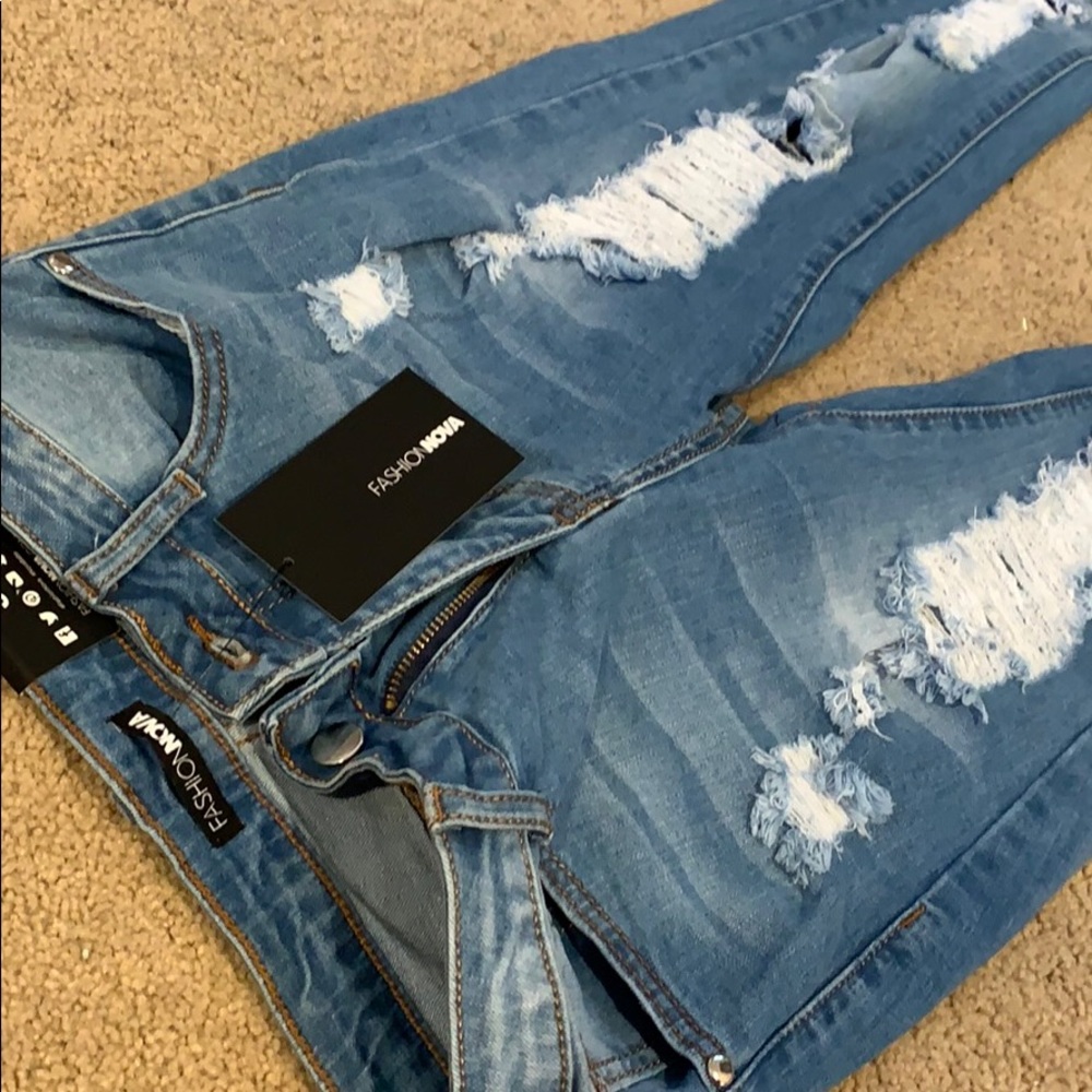 Light blue wash skinny jeans never worn New w tags